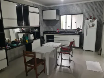 Casa térrea em Jacareí (Residencial Santa Paula) - 2 quartos / 1 suíte / 2 vagas / planejados