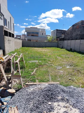 TERRENO EM CONDOMÍNIO FECHADO.