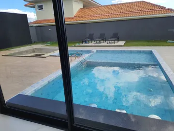 EXCELENTE SOBRADO NOVO, COM ACABAMENTO DE ALTO PADRÃO, 3 SUITES, PISCINA COM BAR MOLHADO