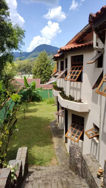 CASA TERREA NO CENTRO DE SÃO FRANCISCO XAVIER, 03 DORMITORIOS, SUITE COM HIDRO, 2 SALAS, TROCA POR APTO EM SJC DE MENOR VALOR