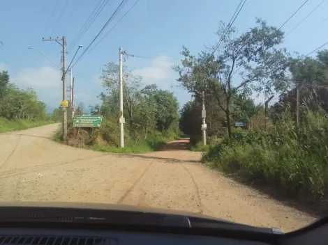 EXCELENTE TERRENO A 15 MINUTOS DA ROD. PRES. DUTRA EM CAÇAPAVA