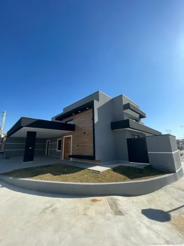 CASA TÉRREA NOVA EXCELENTE! COM 4 SUÍTES, PISCINA E 3 VAGAS COBERTAS!