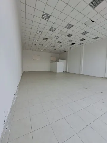 "Descubra o Espaço Comercial dos Seus Sonhos: Prédio de 413,66m² com Pé Direito Alto no Coração do Motorama!"