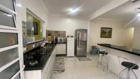 EXCELENTE SOBRADO NA ZONA SUL DE SJC, 4 DORM, SENDO 3 SUÍTES!!!APENAS R$ 495.000,00