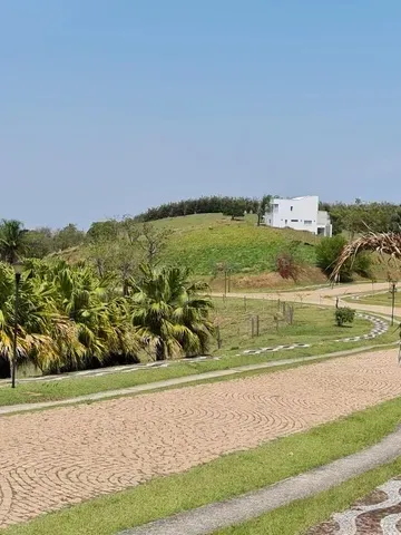 Terreno no Condomínio Espelho dÁgua - 1000 m²