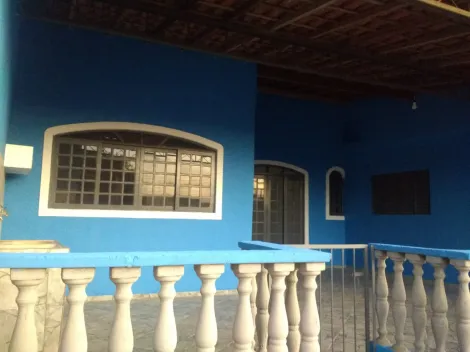 Charme e História: Casa Térrea de 3 Dormitórios no Jardim Santa Inês