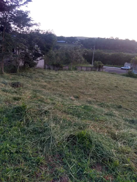 Terreno em Taubaté com 1.100 metros, pequeno declive, rua com asfalto, próximo a Dutra e via Vale shopping, escritura registrada, aceita permuta por casa no bairro indaia em caraguatatuba.