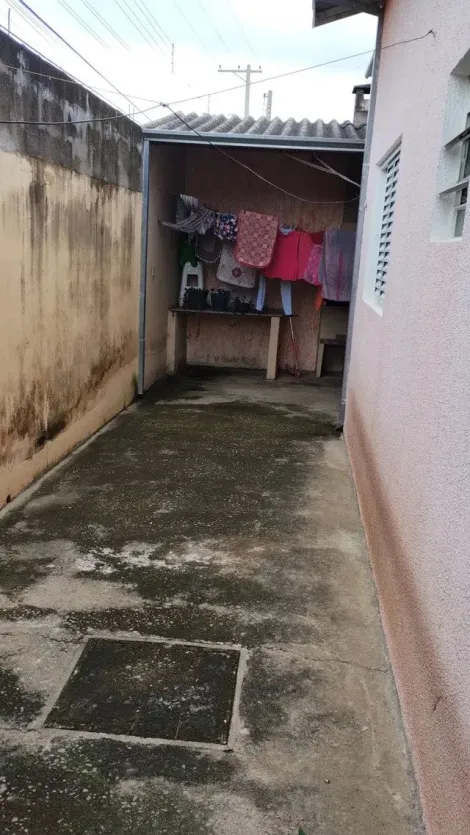 Casa Térrea de Esquina com 2 Dormitórios e Suíte no Bairro Campos de São José