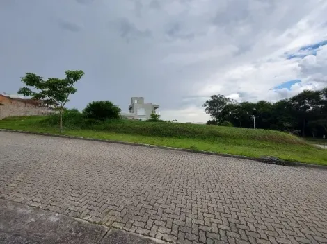 Terreno plano de esquina no condomínio Reserva do Paratehy - 1255 m²