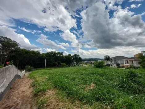 Terreno plano de esquina no condomínio Reserva do Paratehy - 1255 m²