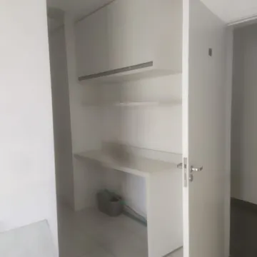 APARTAMENTO REFORMADO, COM VARANDA, ELEVADOR E LAZER COMPLETO!