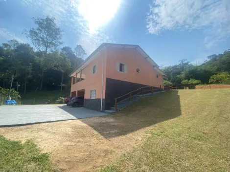 Belíssima chácara na zona Norte (bairro São joão) - nascentes e lago / 3 quartos / 2 WC´s