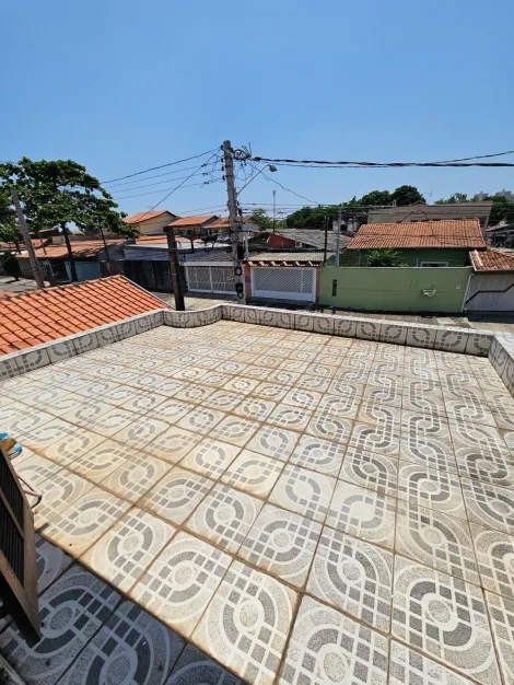 Sobrado Espaçoso no Coração do Jardim Morumbi: Charme Simples em 300m² Construídos