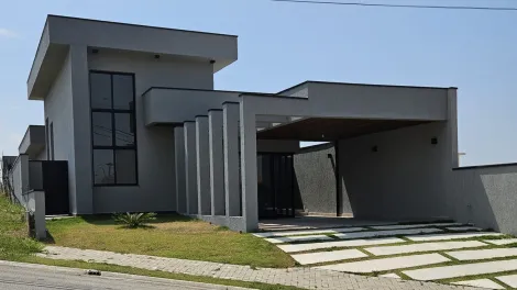 "A Morada dos Sonhos: Casa Térrea com Luxo, Conforto e Natureza à Sua Porta!"