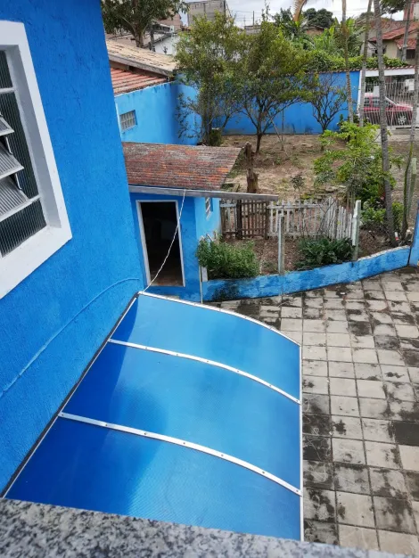 CASA 3 DORMITÓRIOS COM UMA SUITE E LOTE INTEIRO .