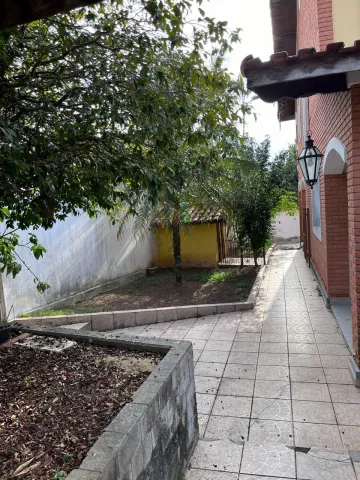 Sobrado no bairro Vila Tesouro com 232m² sendo 04 dormitórios e 01 suíte