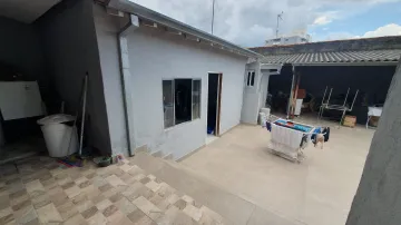 CASA 3 DORMITÓRIOS SENDO UMA SUITE E 3 VAGAS DE GARAGEM .