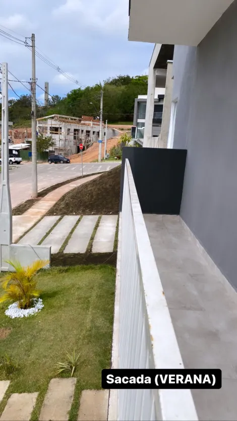 Casa no Condomínio Verana