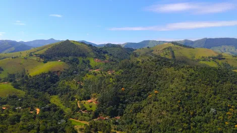 "Viva o Sonho Rural: Descubra a Serenidade em Monteiro Lobato/SP!"