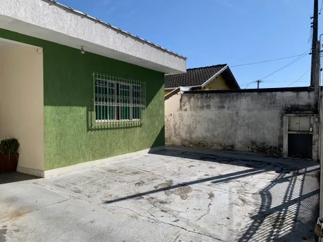 Linda Casa Térrea com Edícula em Bairro Tranquilo Chamado Novo Horizonte