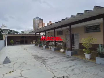 ÓTIMA CASA COMERCIAL OU RESIDENCIAL, COM AMPLO TERRAÇO COM VISTA DEFINITIVA, AREA GOURMET