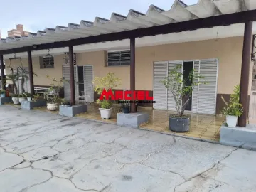 ÓTIMA CASA COMERCIAL OU RESIDENCIAL, COM AMPLO TERRAÇO COM VISTA DEFINITIVA, AREA GOURMET