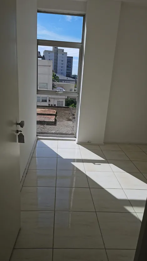 EXCELENTE SALA COMERCIAL NO CENTRO DE SÃO JOSÉ DOS CAMPOS, COM VISTA PRIVILEGIADA.