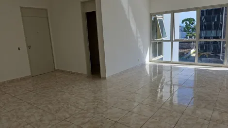 EXCELENTE SALA COMERCIAL NO CENTRO DE SÃO JOSÉ DOS CAMPOS, COM VISTA PRIVILEGIADA.