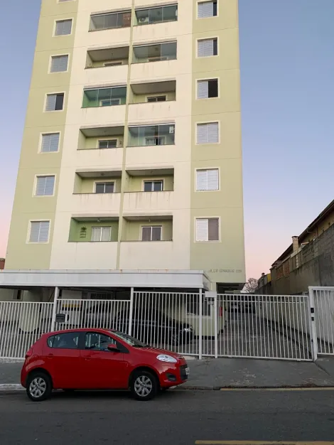 LINDO E AMPLO APARTAMENTO COM ELEVADOR E VARANDA!