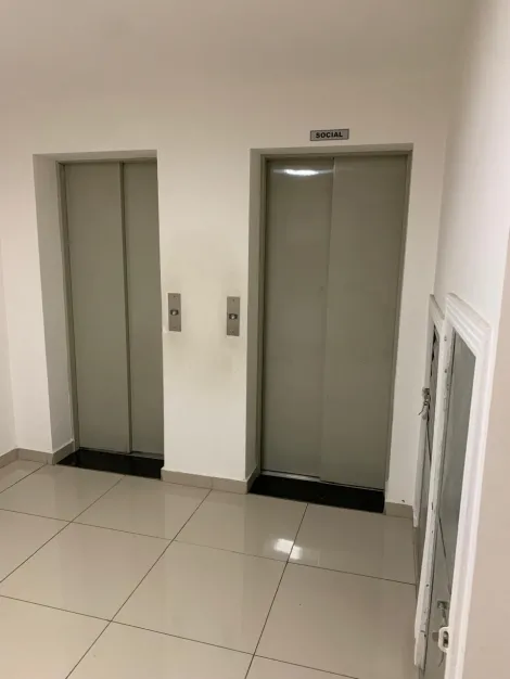 LINDO E AMPLO APARTAMENTO COM ELEVADOR E VARANDA!