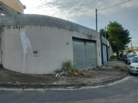 Salão comercial no bairro Santa Paula em Jacareí, com 45 metros, WC, com energia trifassica, aluguel R$ 850.00, também vende todo o predio de esquina por R$ 375.000.00 com 03 saloes e uma casa tipo edicula.