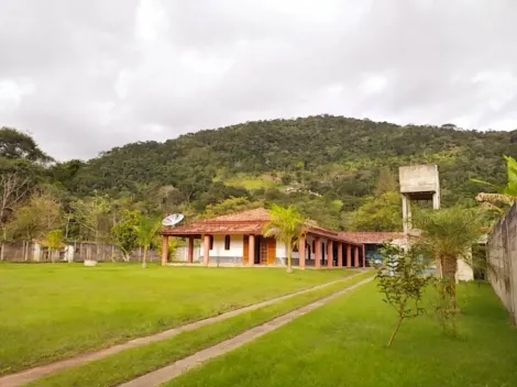 LINDA CHÁCARA, ÓTIMO PARA LOCAÇÃO P EVENTOS, TEM SALÃO P 60 PESSOAS, PISCINA, CHURRASQ, LAGO, POMAR