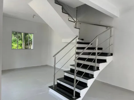 Casa de Condomínio com 3 Quartos e 3 banheiros à Venda, 85 m² por R$ 430.000