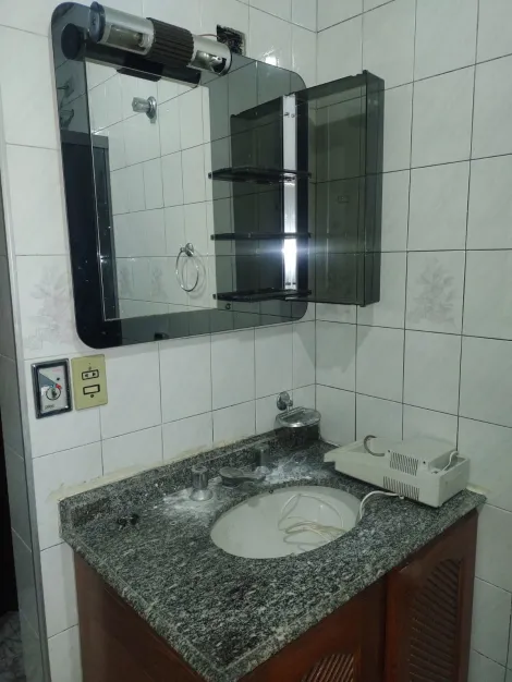 Alugar Casa / Padrão em São José dos Campos. apenas R$ 372.000,00