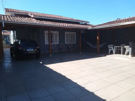 Oportunidade Única: Casa na Martim de Sá com Piscina e Churrasqueira!