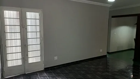 Casa com 3 Quartos e 3 banheiros à Venda, 230 m² por R$ 750.000 - Jacareí - SP