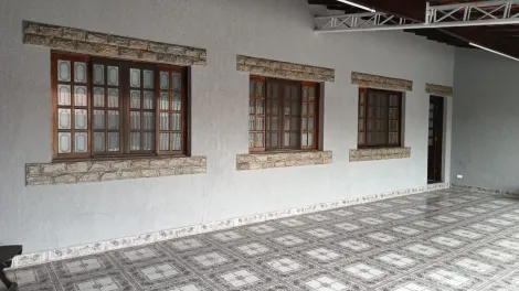 Casa com 3 Quartos e 3 banheiros à Venda, 230 m² por R$ 750.000 - Jacareí - SP