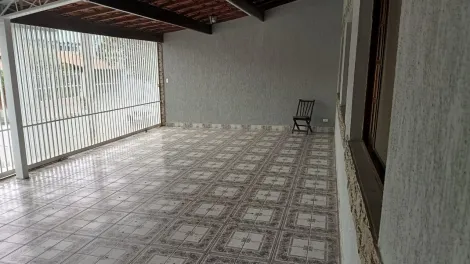 Casa com 3 Quartos e 3 banheiros à Venda, 230 m² por R$ 750.000 - Jacareí - SP