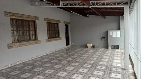 Casa com 3 Quartos e 3 banheiros à Venda, 230 m² por R$ 750.000 - Jacareí - SP