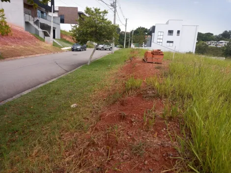 Terreno no condomínio Verana, ao lado da embraer, enfrente a via Cambui, pequeno declive, ótima topografia, rua sem saída muito tranquila, lazer completo, lago de pesca