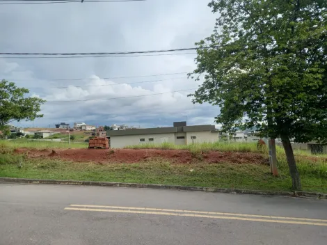 Terreno no condomínio Verana, ao lado da embraer, enfrente a via Cambui, pequeno declive, ótima topografia, rua sem saída muito tranquila, lazer completo, lago de pesca