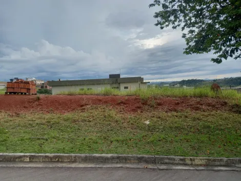 Terreno no condomínio Verana, ao lado da embraer, enfrente a via Cambui, pequeno declive, ótima topografia, rua sem saída muito tranquila, lazer completo, lago de pesca