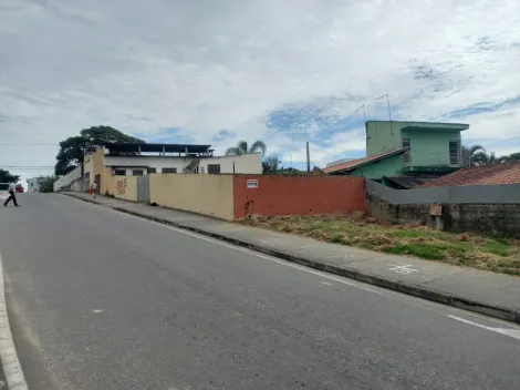 Terreno comercial com 949,40m² no jardim da granja de esquina. Com 2 salões comerciais e 8 casas com 1,2 e 3 dormitórios.