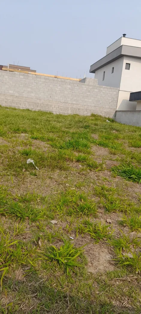 `Agarre Agora: Seu Terreno Plano de 250m² no Cobiçado Condomínio Ruda!`