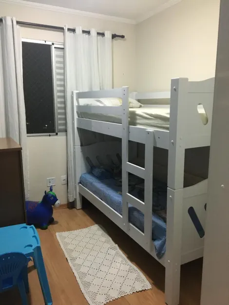 APARTAMENTO COM ELEVADOR E VARANDA.