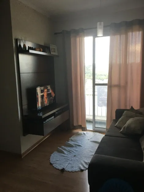 APARTAMENTO COM ELEVADOR E VARANDA.