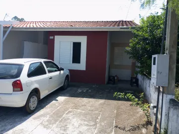 Excelente Casa em Condomínio na Zona Leste com 3 Dormitórios e Lazer Completo