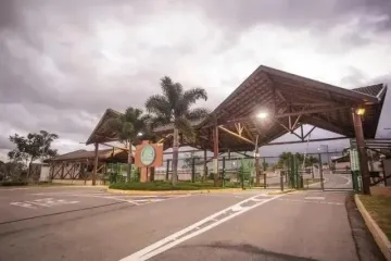 Terreno em condomínio fechado (Residencial Mantiqueira) - leve aclive / permuta / excelente localização