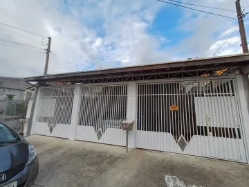 Casa de terreno inteiro no Satélite com edícula assobradada.