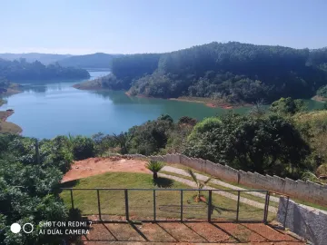 LINDA CHÁCARA COM DOCUMENTO OK, NA BEIRA DA REPRESA, COM PISCINA, AREA GOURMET